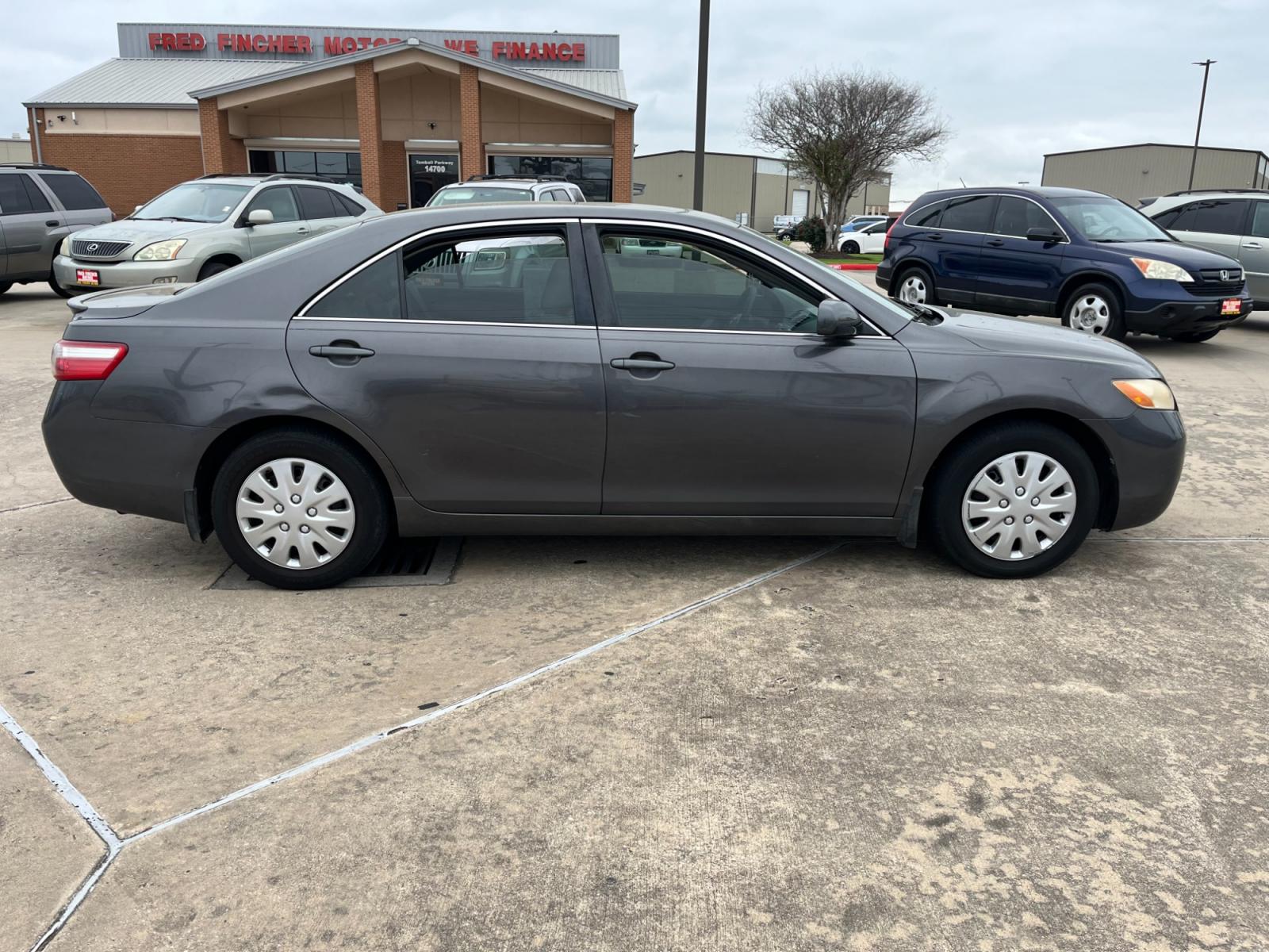 2007 GRAY /gray Toyota Camry CE 5-Spd AT (4T1BE46K37U) with an 2.4L L4 DOHC 16V engine, 5-Speed Automatic Overdrive transmission, located at 14700 Tomball Parkway 249, Houston, TX, 77086, (281) 444-2200, 29.928619, -95.504074 - Photo #7